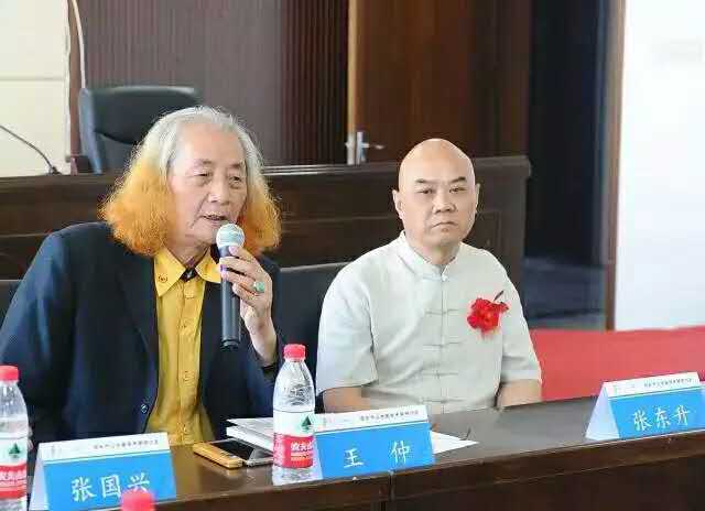 艺术理论家 王仲