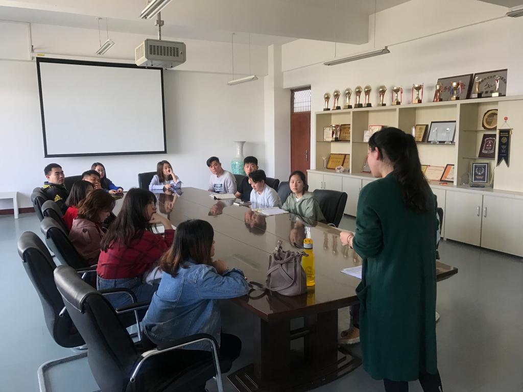 各支部同学进行交流座谈